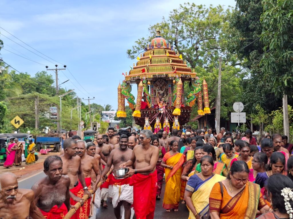 சாவகச்சேரி வாரிவனம் முத்துமாரியம்மன் இன்று தேர்!