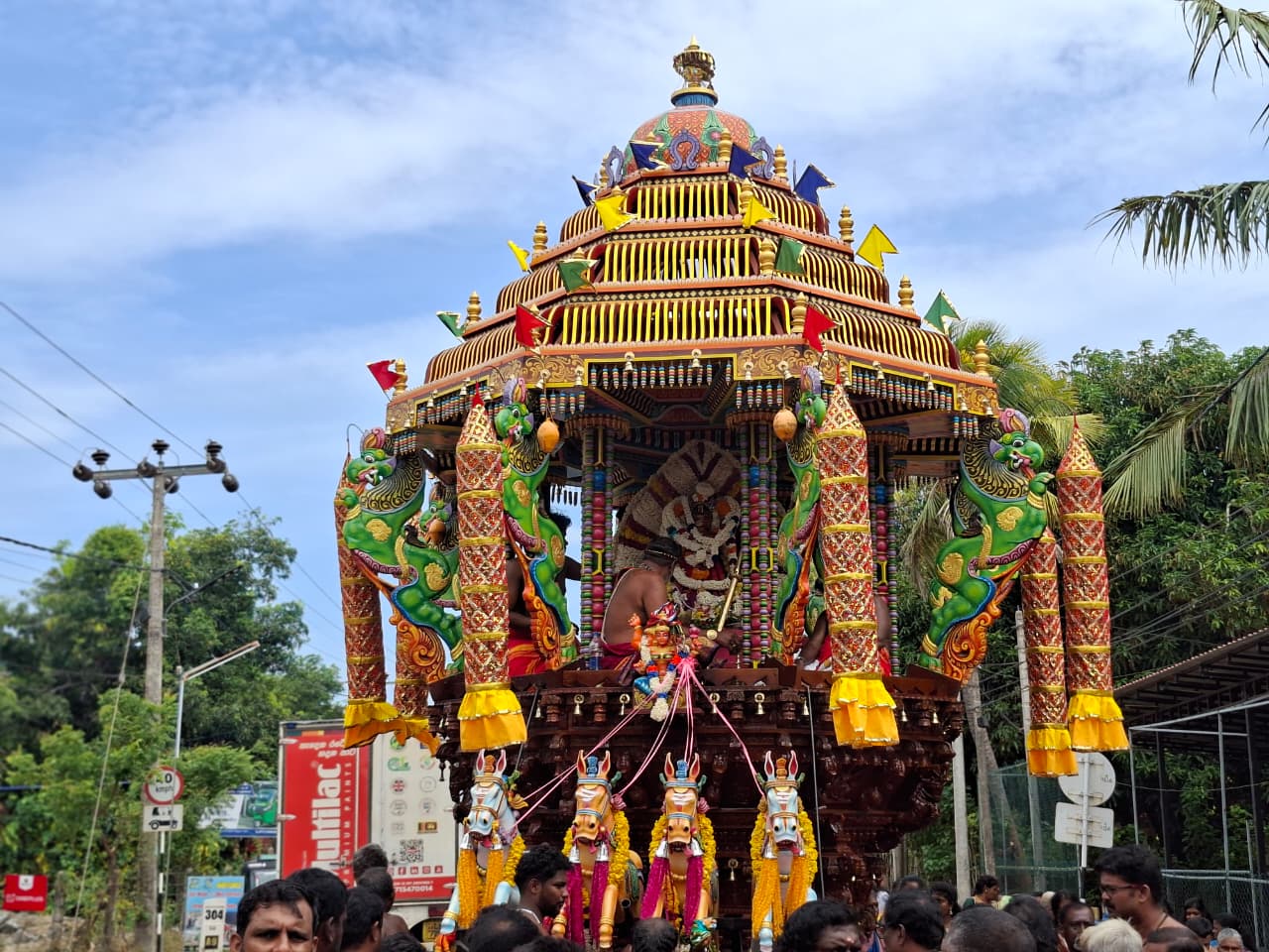 சாவகச்சேரி வாரிவனம் முத்துமாரியம்மன் இன்று தேர்!