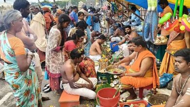 கீரிமலையில் பிதிர்கடன் செலுத்திய மக்கள்!