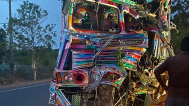 கிளிநொச்சியில் இடம்பெற்ற வாகன விபத்தில் இளைஞன் பலி: மேலும் ஒருவர் வைத்தியசாலையில்!