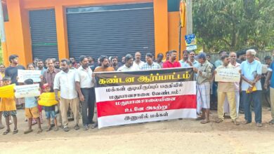 யாழ்ப்பாணம் இணுவில் பகுதியிலுள்ள மதுபானசாலையை அகற்றக் கோரி மக்கள் போராட்டம்!