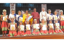 ‘நாட்டிய கலாபமயில்’ விருது பெற்ற மகிழினி குமணன்!