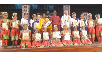 ‘நாட்டிய கலாபமயில்’ விருது பெற்ற மகிழினி குமணன்!