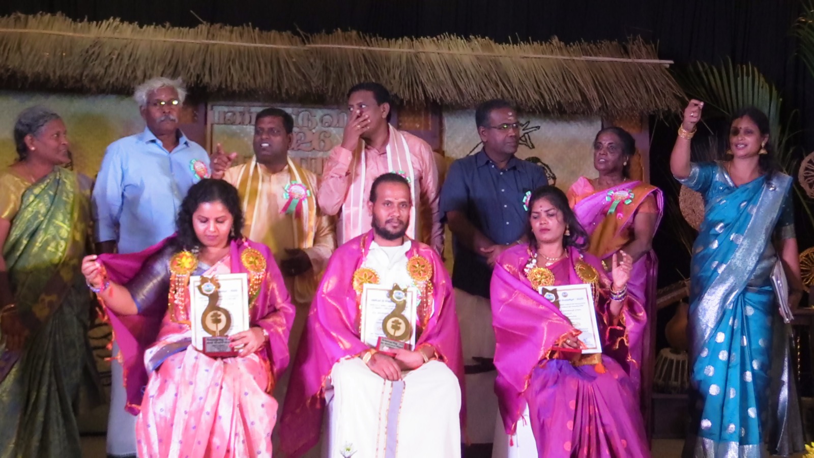 தென்மராட்சி பிரதேச செயலகமும், தென்மராட்சி பிரதேச பண்பாட்டுப் பேரவையும் இணைந்து நடாத்திய பண்பாட்டு விழா, கொடிகாமம் நட்சத்திர மஹாலில் நேற்று (02) பிற்பகலில் சிறப்பாக இடம்பெற்றது.